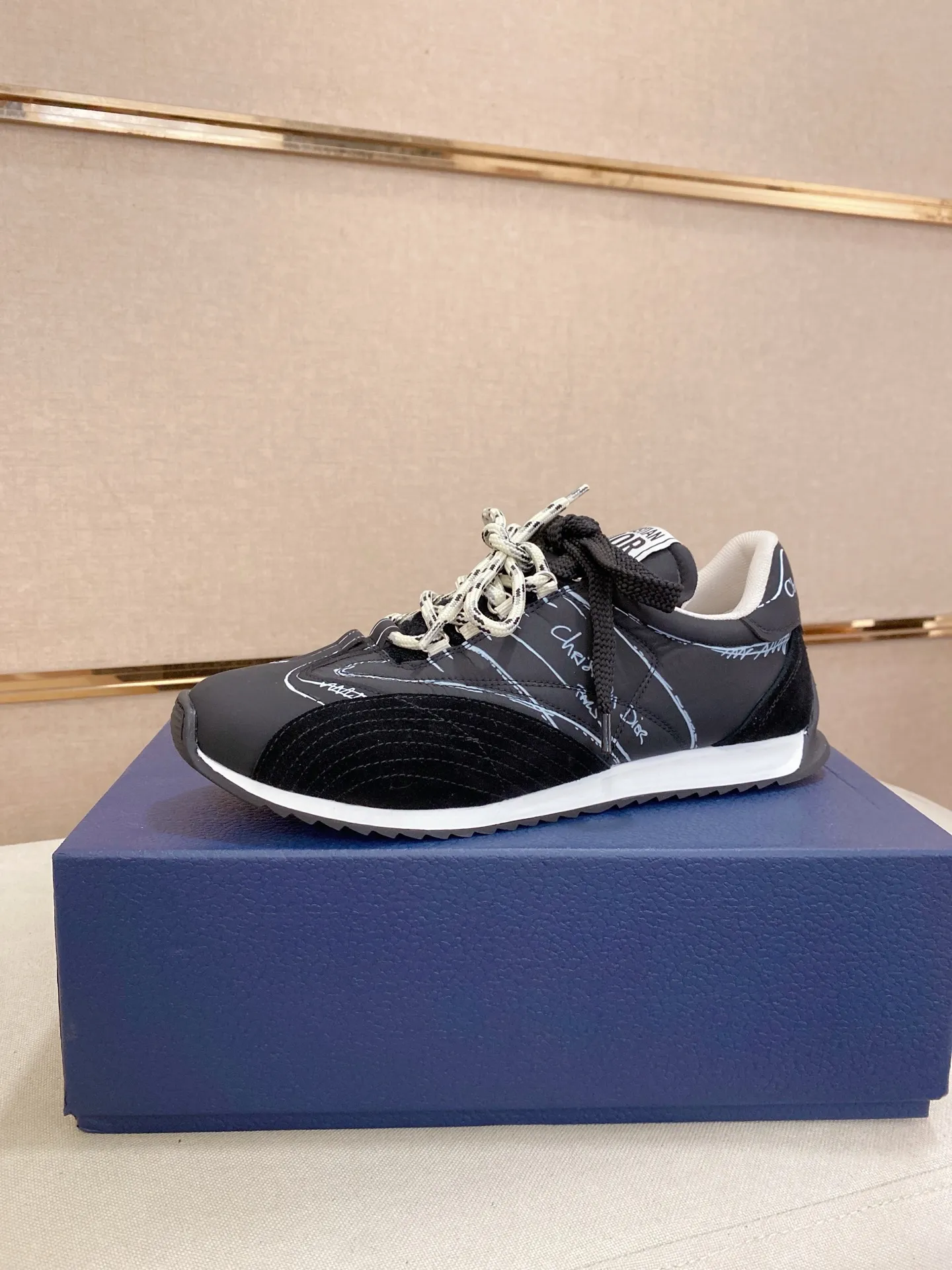 Men's shoes💰: 500💰Couple style💏 [Dior·Dior] New casual sports style men's shoes, new spring and summer design, perfect workmanship, lace-up lazy style to create wardrobe quality, upper: imported first-layer cowhide, mesh breathable lining soft and comfortable, ultra-light TPU wear-resistant outsole, simple, versatile fashion men's shoes, excellent color code number 35--44. (45,46 customized items are not returnable or exchangeable)